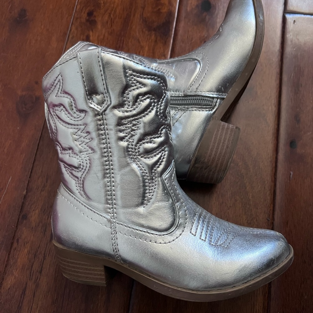 Soda Silver Fashion Boots with Metallic Finish